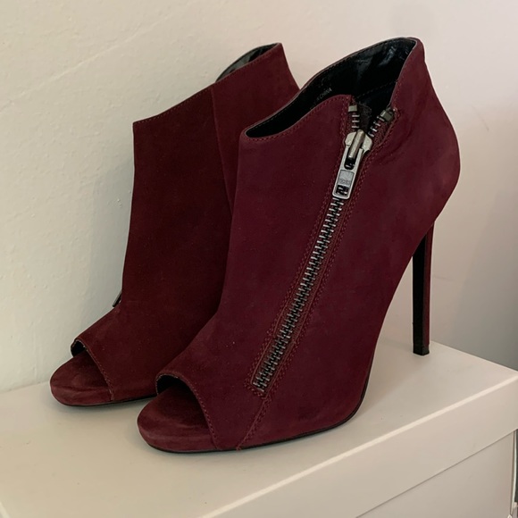 Steve Madden Shoes - Steve Madden Peep toe Heels